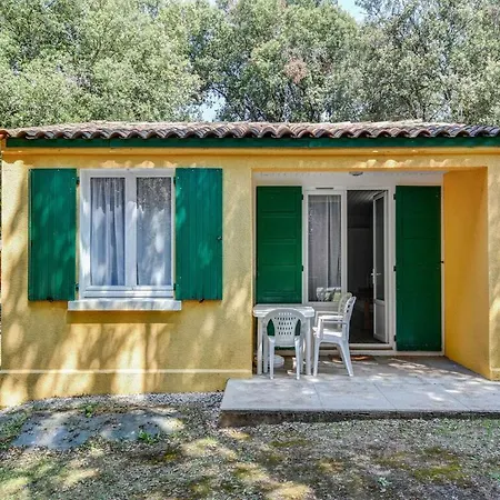 Alluring Holiday In Saint-savinien With Pool Casa de Férias Saint-Savinien