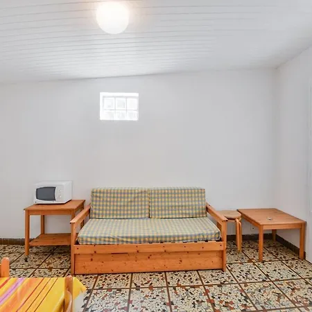 Casa de Férias Alluring Holiday In Saint-savinien With Pool Saint-Savinien