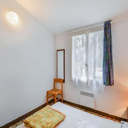 Casa de Férias Alluring Holiday In Saint-savinien With Pool *