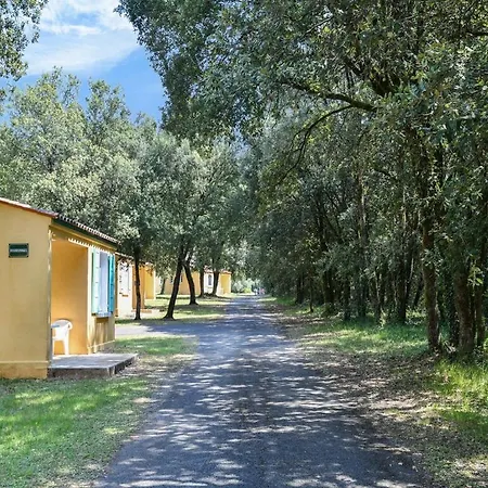 Alluring Holiday In Saint-savinien With Pool Casa de Férias Saint-Savinien