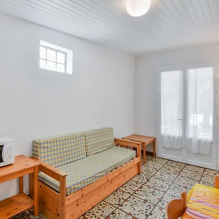 Casa de Férias Alluring Holiday In Saint-savinien With Pool